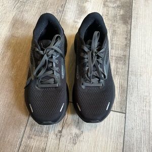 Brooks Adrenaline GTS 22 running shoes